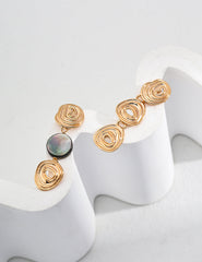 Vintage Black Shell Earrings_retro vintage gold