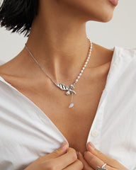 Dancing Butterfly Pearl Necklace_Vintage Gold
