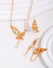 Dancing Butterfly Asymmetric Earrings_Vintage Gold