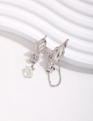Dancing Butterfly Asymmetric Earrings_Platinum