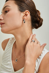 Triangle Black Agate Earrings_Platinum